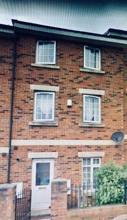 The Townhouse Newcastle Apartment Bagian luar foto